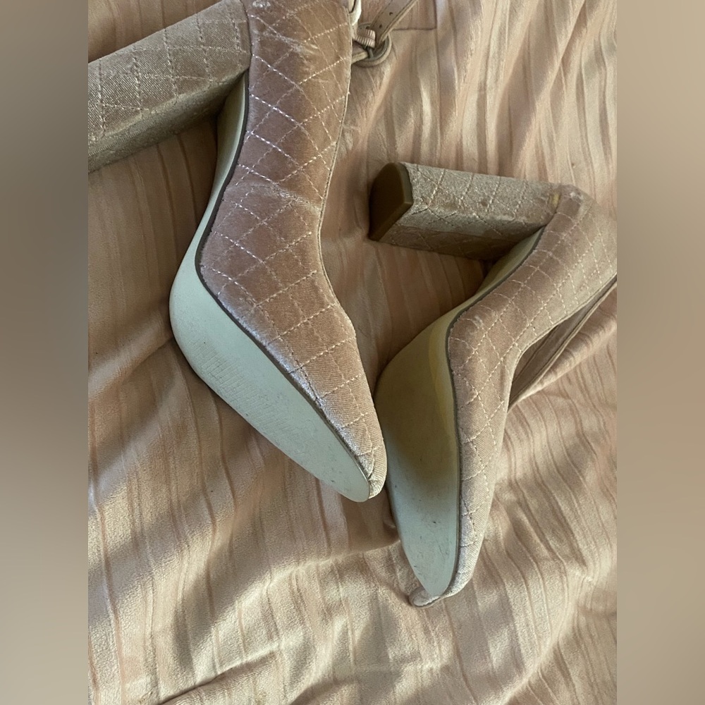 Shoe Dazzle blush pumps - Picture 3 of 4